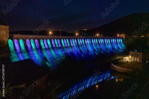 Illumination der Staumauer am Edersee