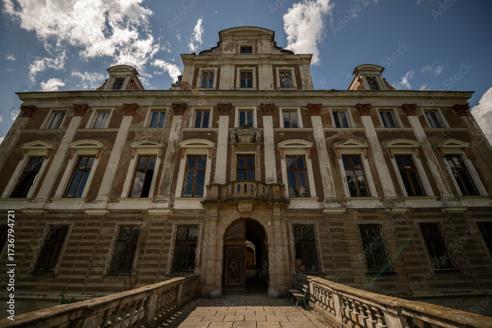 Obraz premium Abandoned Mansion Luxury Palace Castle Interior with Vintage Architecture and Decay