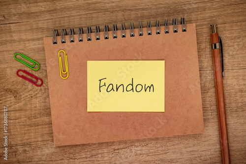 Εκτύπωση καμβά There is sticky note with the word Fandom