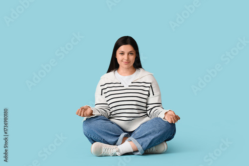 Young woman meditating on b...
