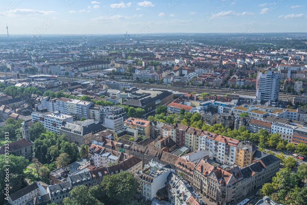 Fototapeta premium Die Stadt Fürth an Rednitz und Pegnitz in der Metroploregion Nürnberg aus der Vogelperspektive