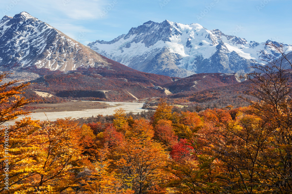 Obraz premium Autumn in mountains