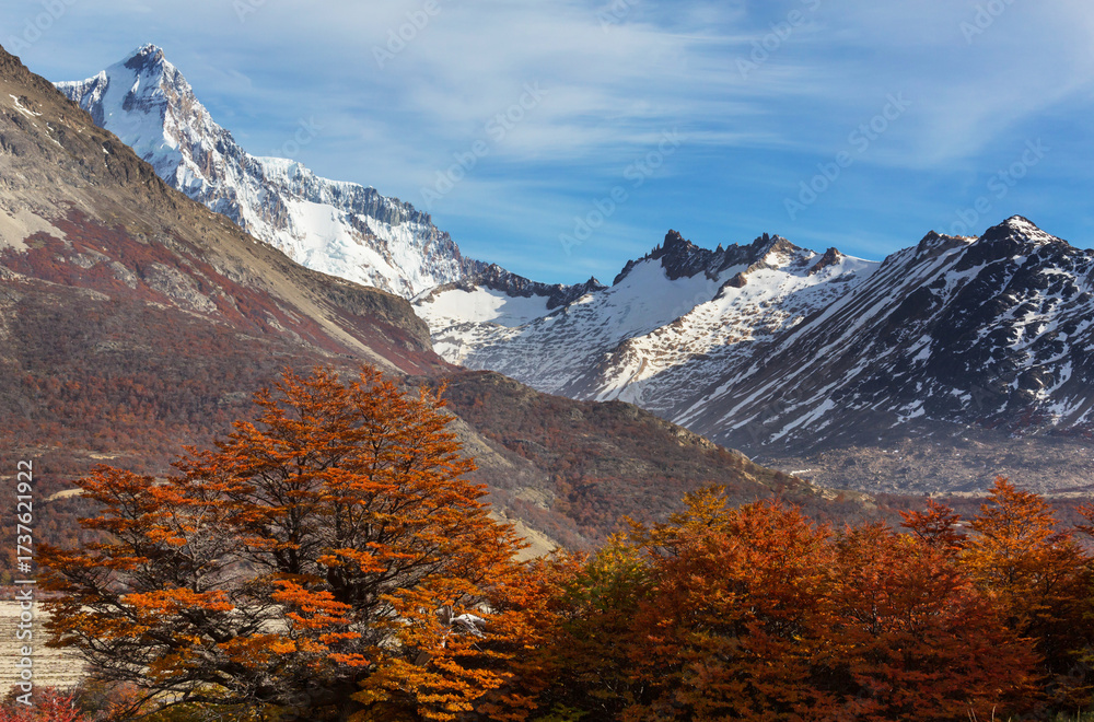 Obraz premium Autumn in mountains