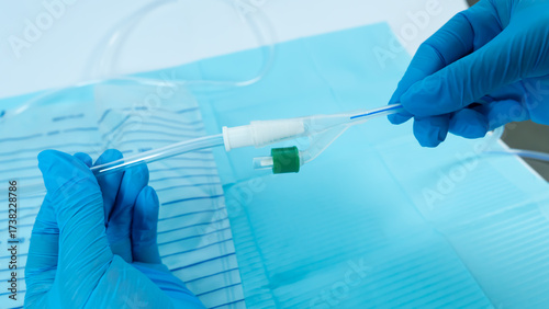 Bilde på lerret Connecting a urinary catheter to a drainage bag using gloved hands over a sterile medical field