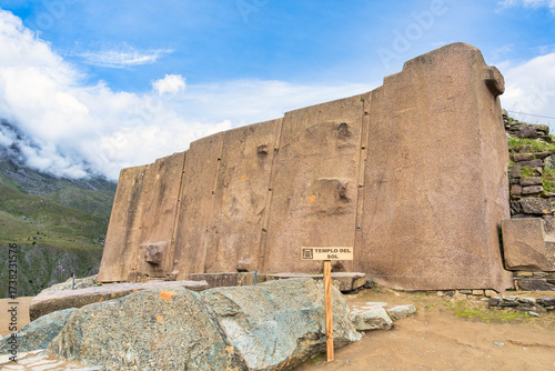 Fototapeta Temple del Sol or Sun Temple, a wall of six monoliths stone blocks at Ollantayta