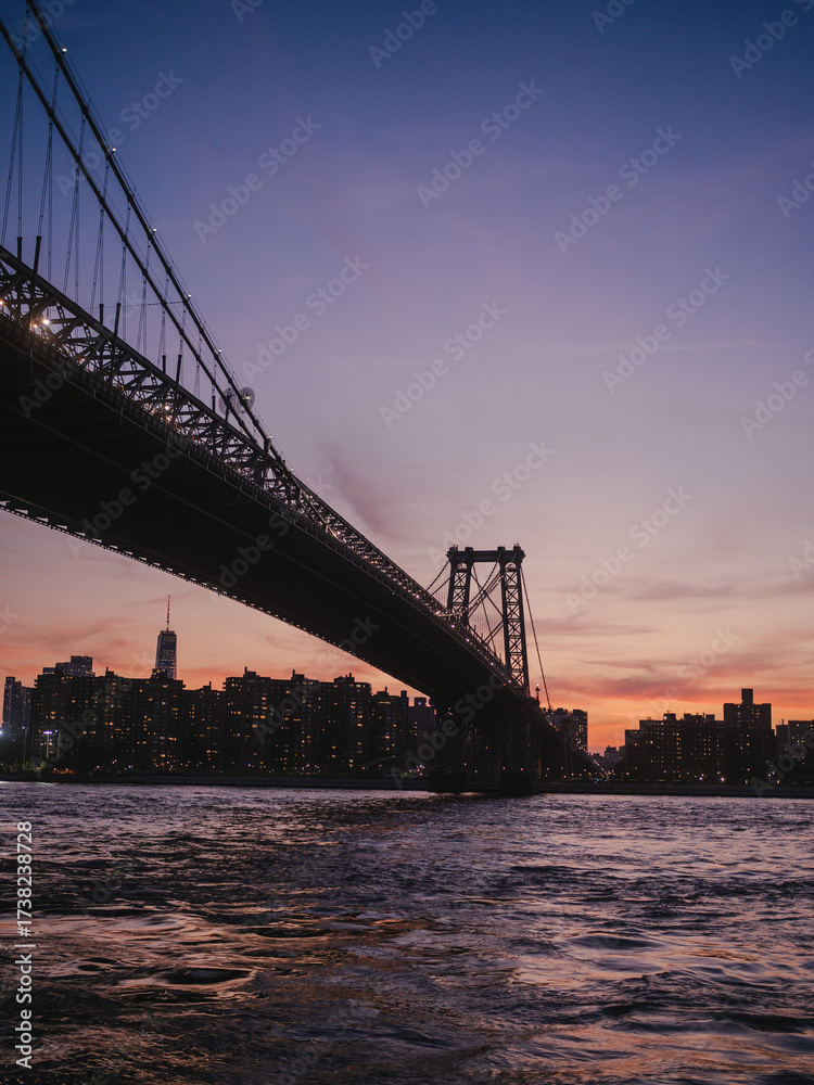 Fototapeta premium Williamsburg Bridge at sunset, magic hour. 