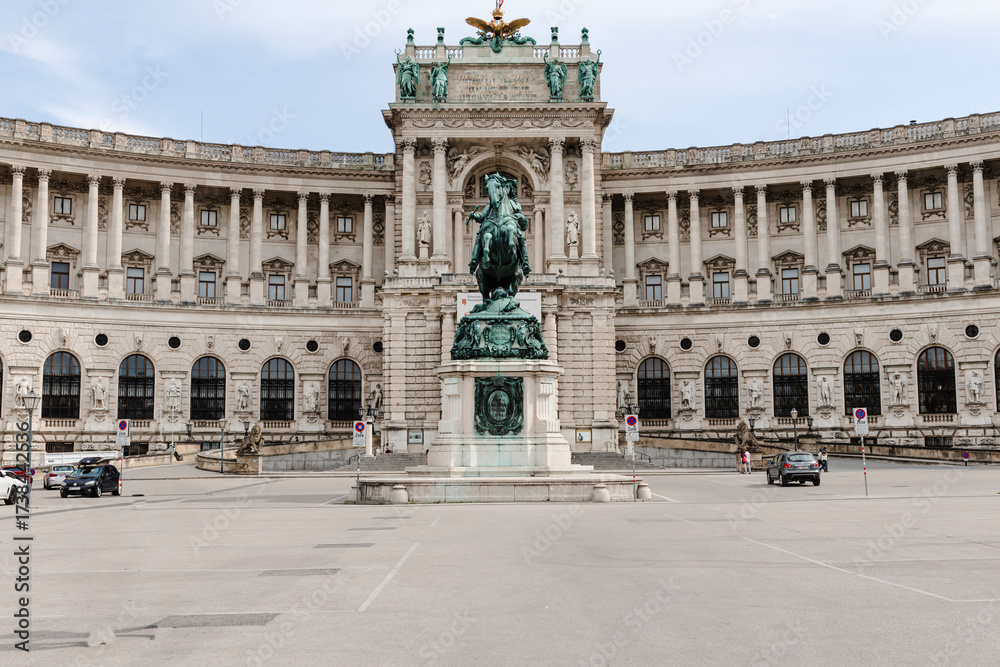 Fototapeta premium Imperial equestrian statue in front of Hofburg Palace 