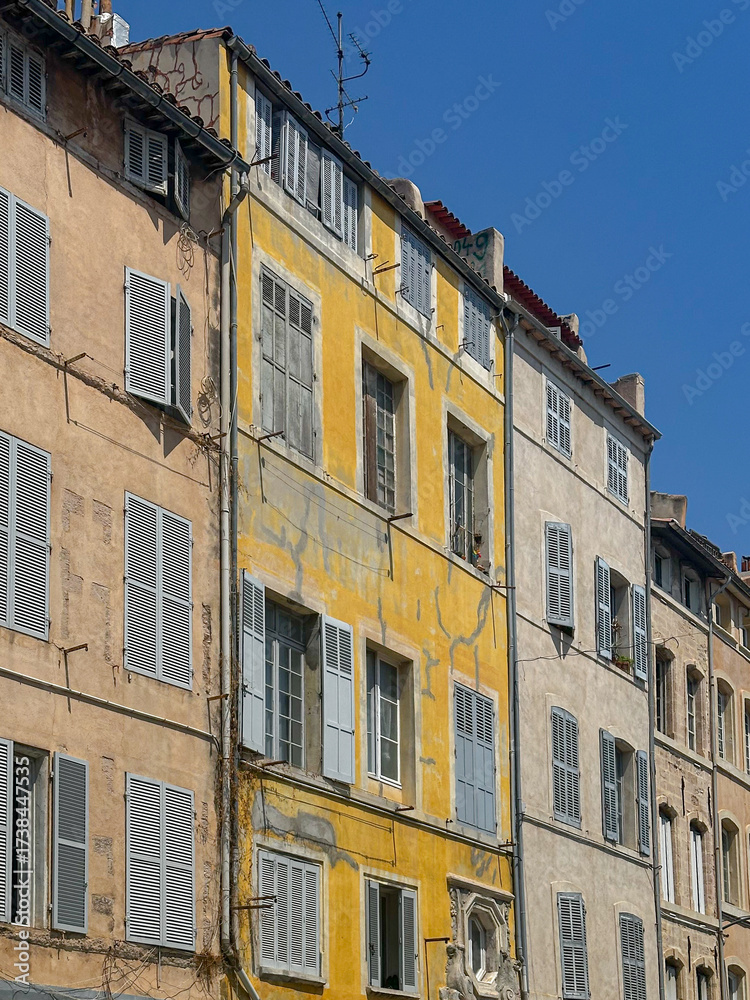 Fototapeta premium Yellow and Pink Architecture of Marseille on a Sunny July Afternoon 