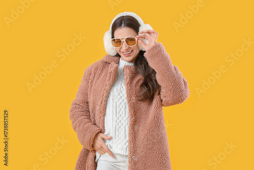 Stylish young woman in wint...