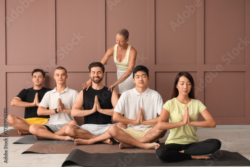 Group of sporty young peopl...