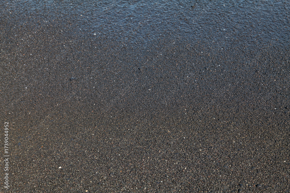 Obraz premium Black Sand Beach, Waiʻānapanapa State Park. Hana, Maui, Hawaii. Hana Volcanics / Lava flow. Haleakalā / East Maui Volcano, is a shield volcano. Basalt
