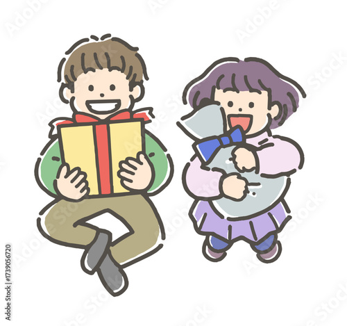 笑顔で買い物をする男の子と女の子