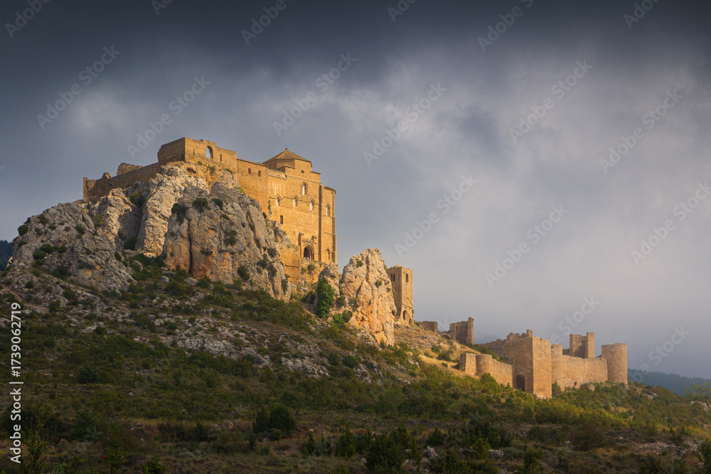 Obraz premium In the ruins of Loarre Castle