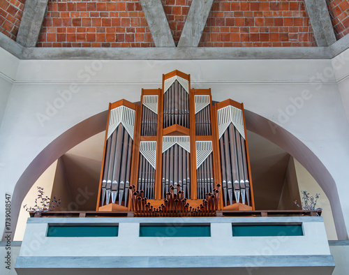 Fotografía Grand Pipe Organ in Church Interior