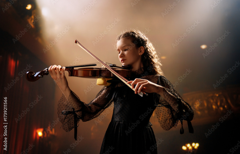 Fototapeta premium girl playing violin on stage
