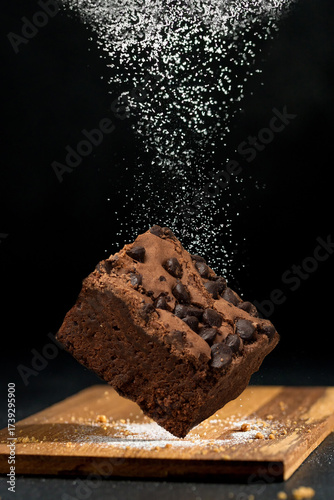 Chocolate brownie sprinkled with flour and sugar gives a delicious feeling.