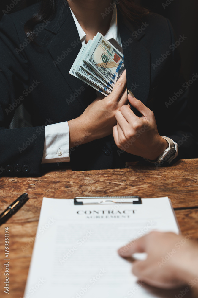 Φωτογραφία Businesswoman hiding money in pocket during contract negotiation