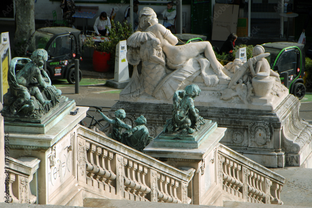 Obraz premium Escalier monumental de la gare Marseille-Saint-Charles, 104 marches entrecoupées de 7 paliers de repos, ville de Marseille, département des Bouches-du-Rhône, France