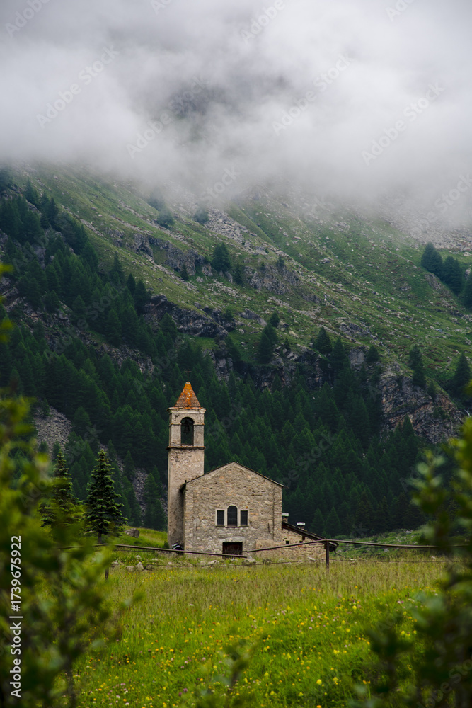 Fototapeta premium church in the mountains