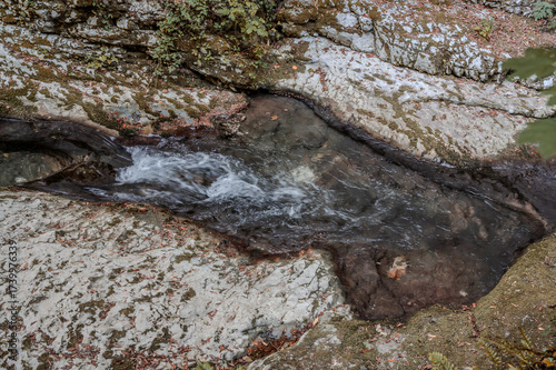 Over millions of years, the Orfento River (in the municipality of Caramanico Terme) has carved out a narrow gorge now covered by dense riparian vegetation featuring willows, ferns, and mosses.