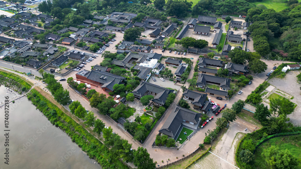 Fototapeta premium A bridge built in traditional architecture in South Korea, seen from above