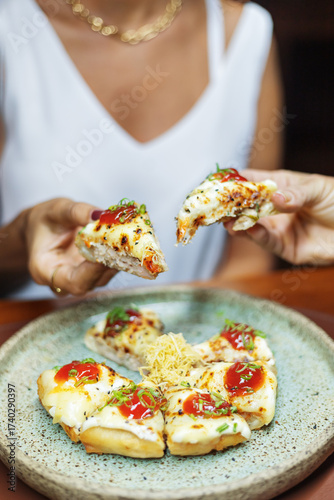 Conversation between young people eating a small pizza
