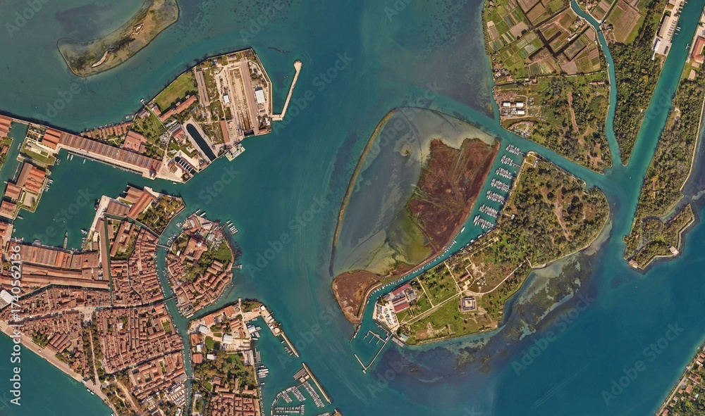 Obraz premium Venice, Italy: High-Resolution Aerial View of the Iconic Water City and Canal Network