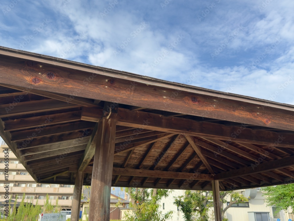 Fototapeta premium 公園に設置された休憩用のステージ