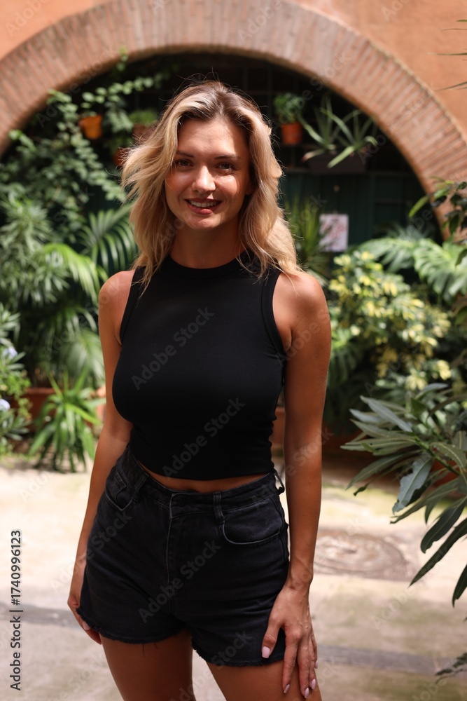Naklejka premium Portrait of beautiful woman on city street