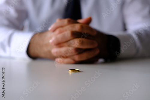 Φωτογραφία divorced man