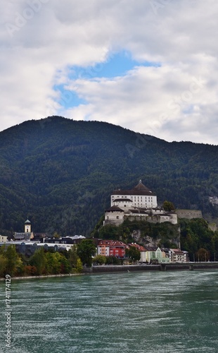 Blick an die Festung Kufstein und Inn Fluss