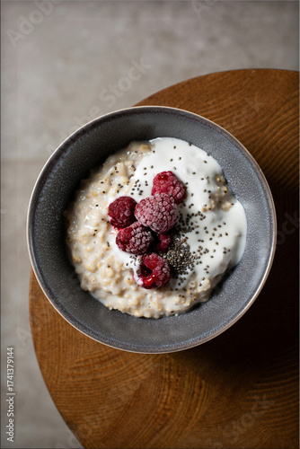 oatmeal with raspberries and blueberries