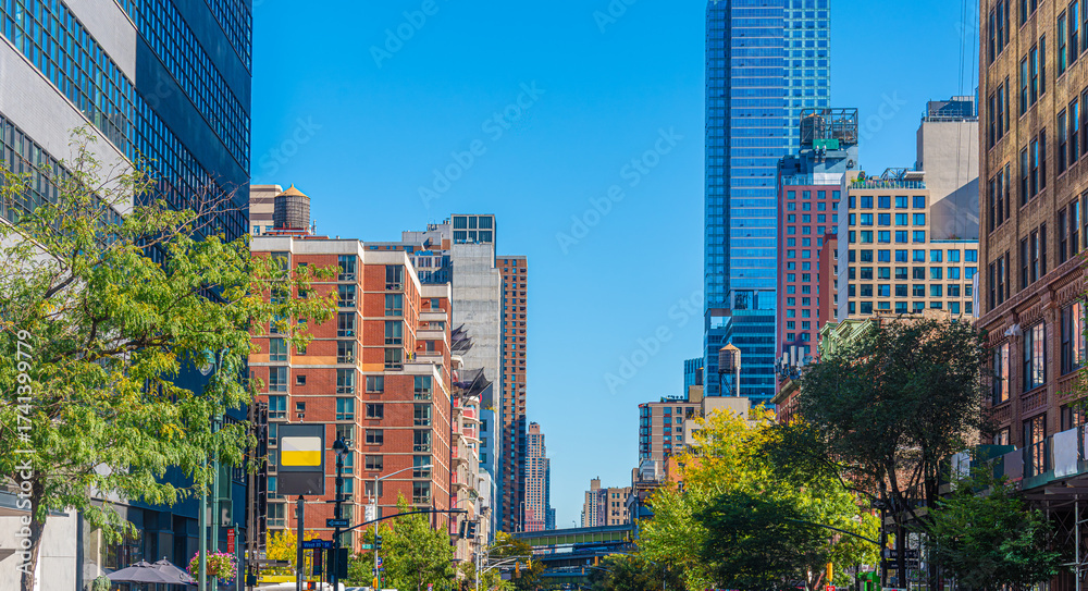 Fototapeta premium Buildings in Midtwon Manhattan under a clear sky