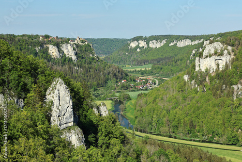 Wildromantisches Oberes Donautal, (Schwäbische Alb). Wildly romantic Upper Danube Valley, Swabian Alb