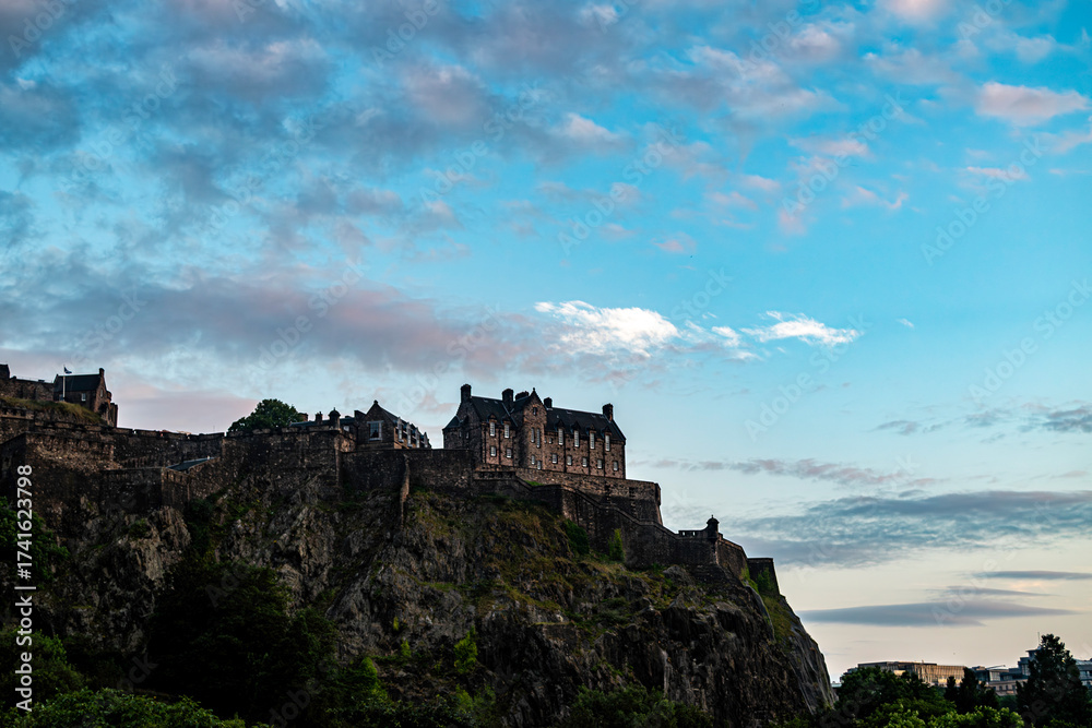 Fototapeta premium Edinburgh Castle at Sunset