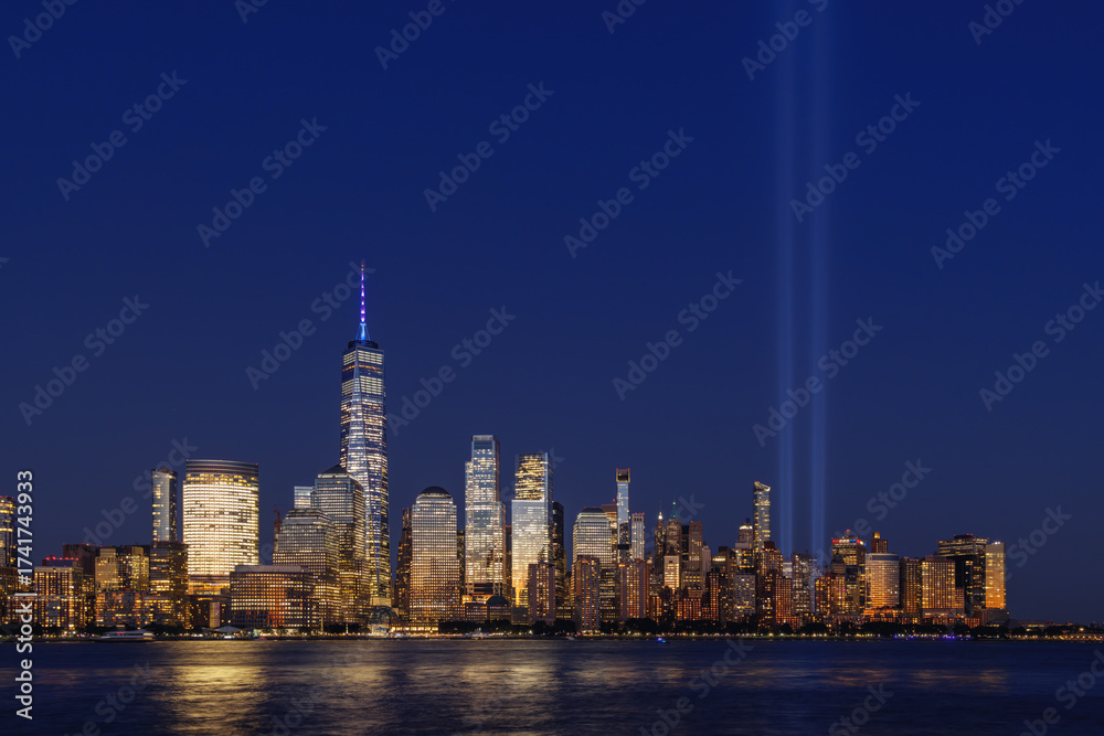 Fototapeta premium New York City skyline at night 911