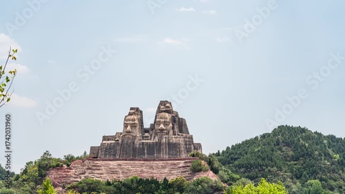 Emperor Yan Huang Statue Monument Zhengzhou Yellow River Park China Time Lapse Cultural Landmark