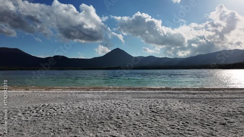 秋の宇曾利山湖の風景　恐山極楽浜