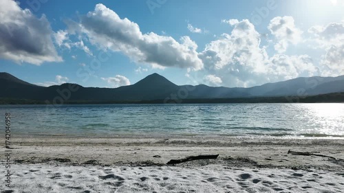 秋の宇曾利山湖の風景　恐山極楽浜