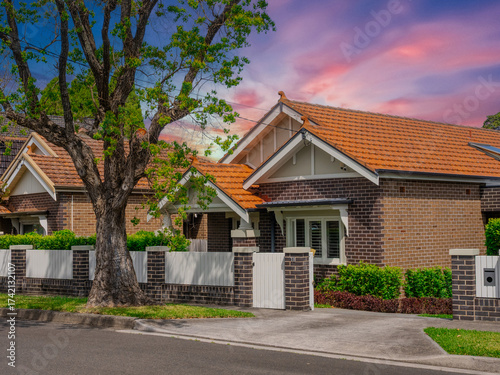 Fotografie Beautiful colours of a Spring Sunset over Residential houses in inner Sydney sub
