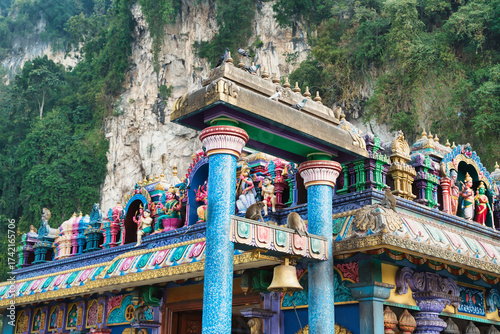 Canvas Print Hindu temple near the Batu Caves in Kuala Lumpur, Selangor, Malaysia