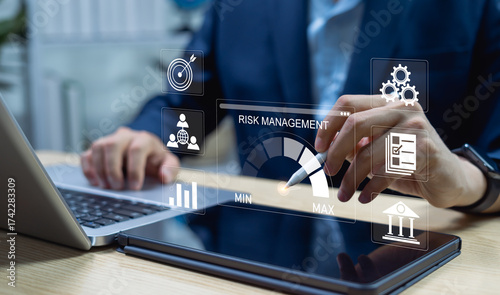 Fotografía Businessman managing and assessing risks for business investment, focusing on risk control, forecasting, estimation, and financial strategy for effective management