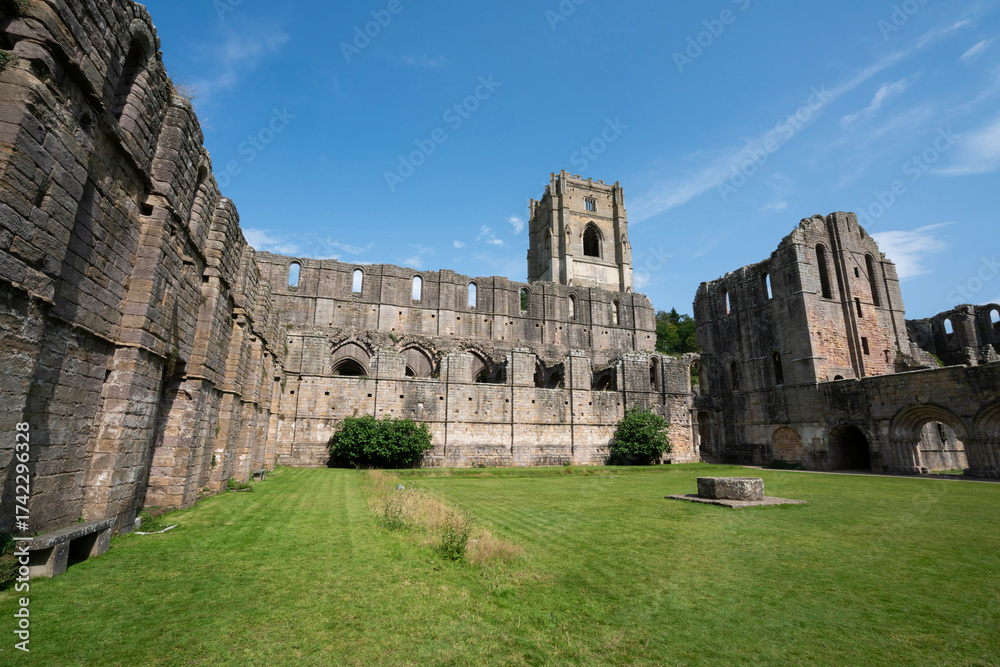 Obraz premium Ruined Abbey