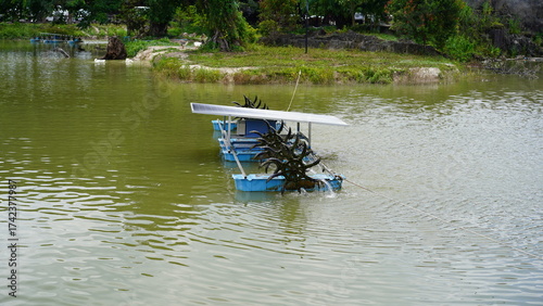 Paddle wheel aerator in reservoir