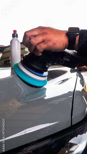 Polishing car