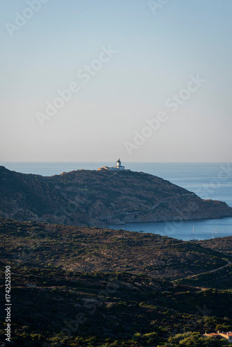 Phare en Corse en bord de mer
