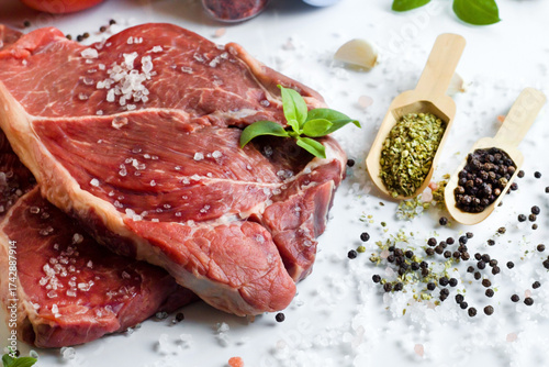 Designed with two pieces of raw beef, black pepper, thyme, garlic and rock salt