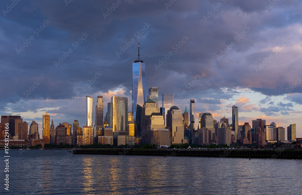 Fototapeta premium NYC, New York City Skyline with dramatic sky clouds. New York Skyscrapers. New York City skyline, cityscape of Manhattan in USA. Panoramic view on Manhattan. New York skyline.