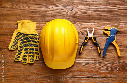 Hardhat, gloves and constru...