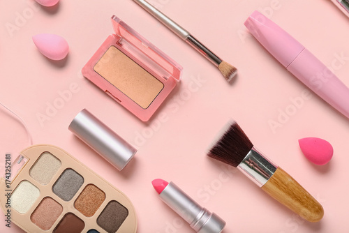 Composition with makeup bru...